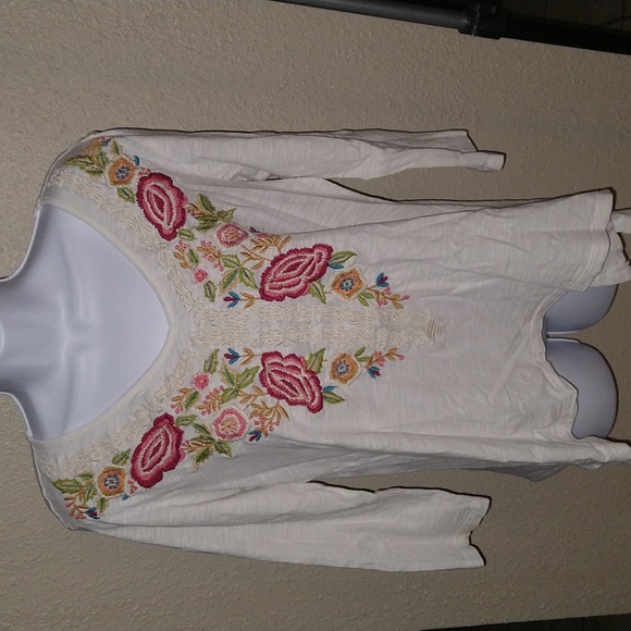 Karen Seo Tops - Karen SEO embroidered blouse